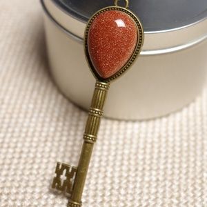 Sand Stone Antique Bronze Skeleton Key Pendant